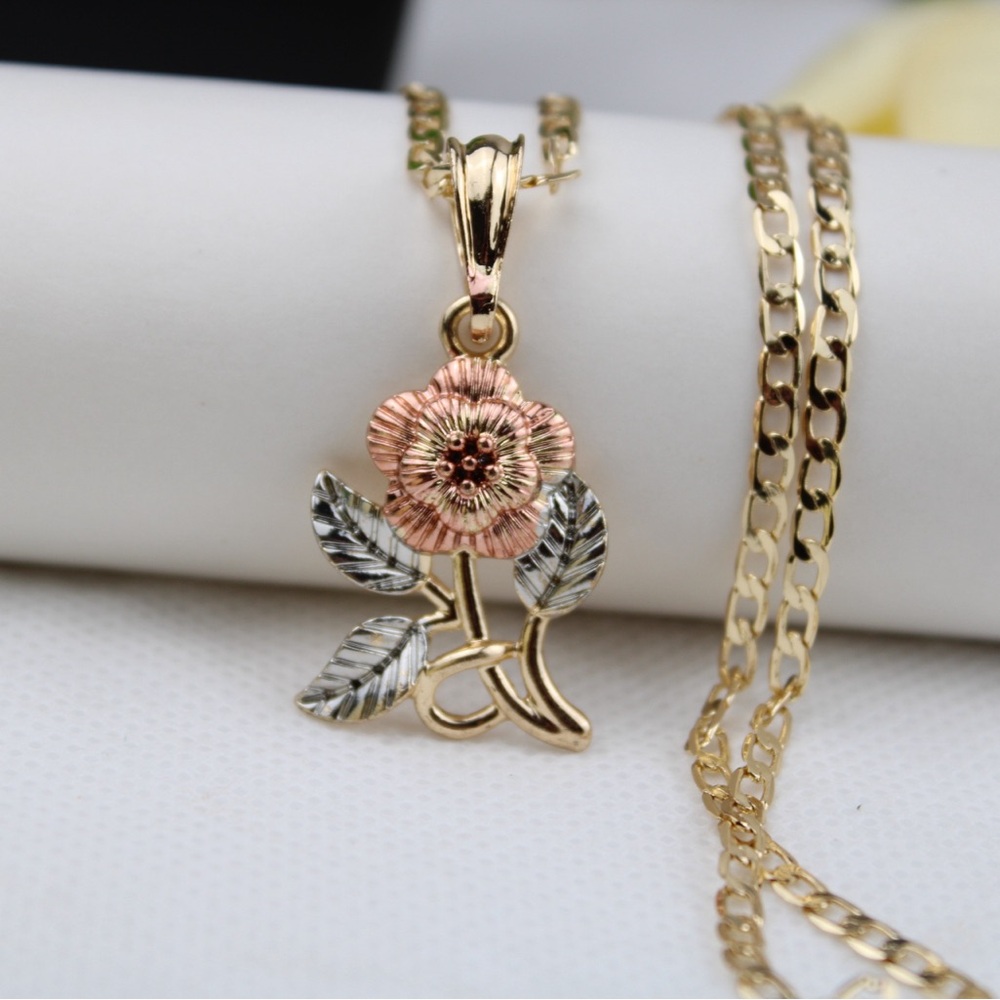 Gold plated chain with pendant 22”